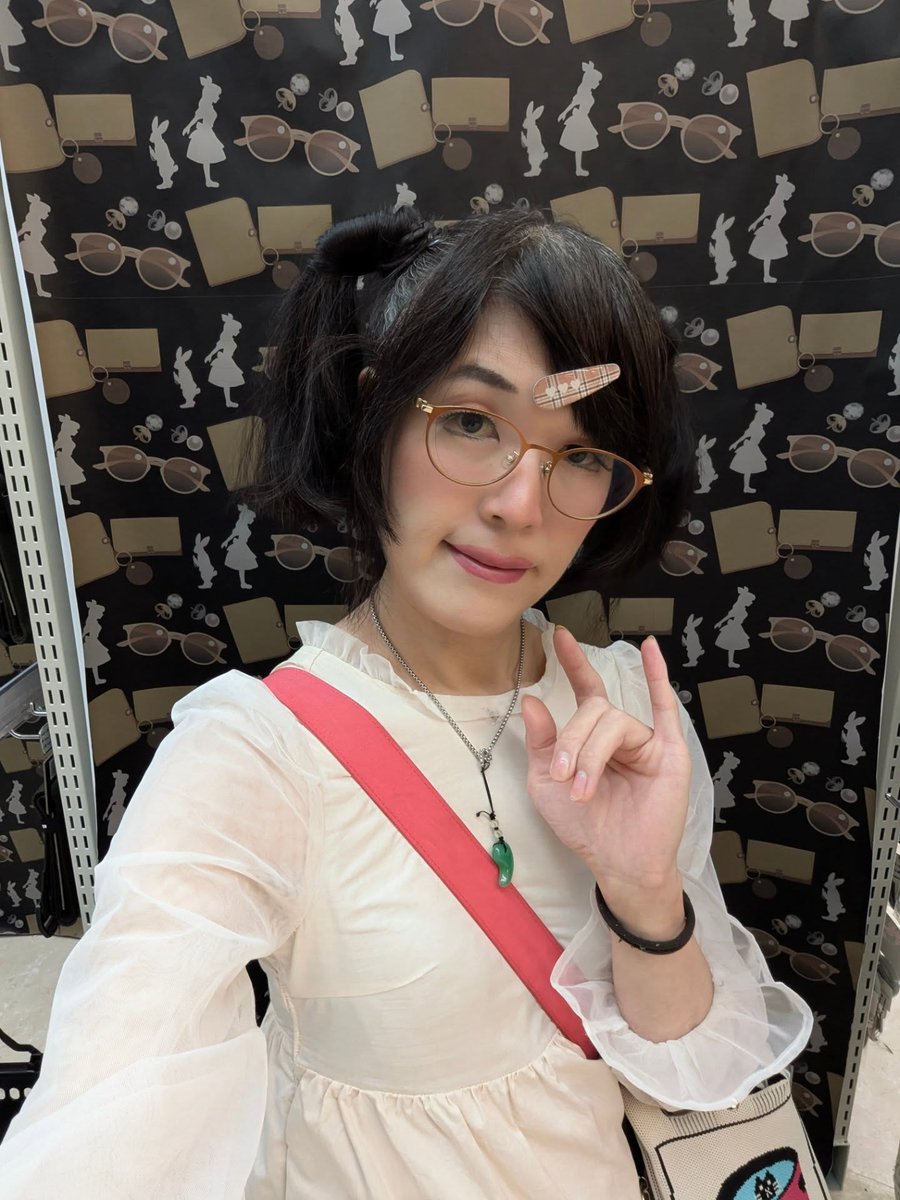 LakendraStsj's tweet photo. 後ろのタペストリー可愛い❤
： https://t.co/EiWkk5fBB2