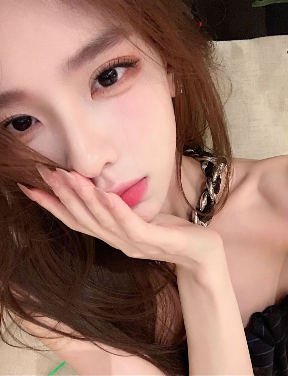 ViBavzeeww's tweet photo. being this bored is a skill, who else is failing at life today. 😶 https://t.co/5pTs75sMe2
