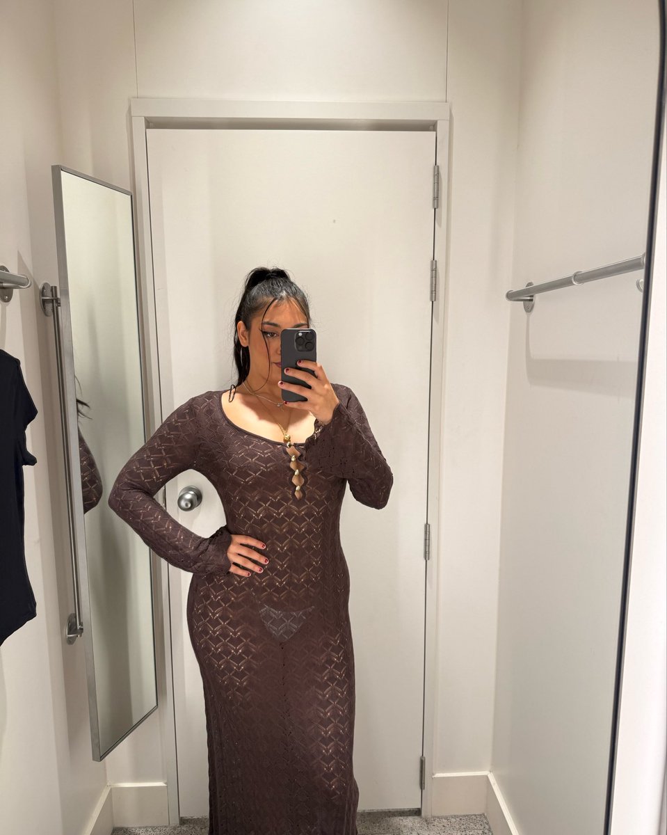GoddessRaiRai's tweet photo. Let’s see who pays attention 👀 What colour am I hiding 🙈 
My sub brought me this…he still doesn’t know what it looks like on me 😂😂😈

 #worship #givein #feet #guess https://t.co/xUEqraRng5