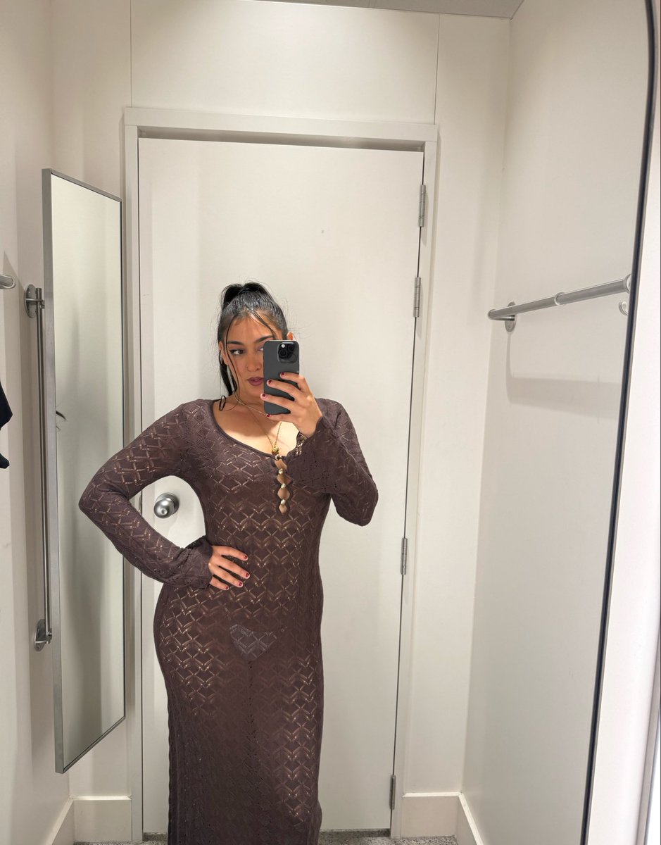 GoddessRaiRai's tweet photo. Let’s see who pays attention 👀 What colour am I hiding 🙈 
My sub brought me this…he still doesn’t know what it looks like on me 😂😂😈

 #worship #givein #feet #guess https://t.co/xUEqraRng5