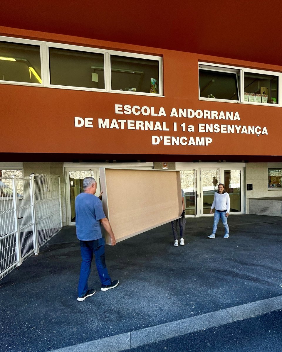 AndorraTelecom's tweet photo. Més robòtica a les aules, més talent per al futur!

Lliurem 13 taulers oficials de la @wrobotoes a 13 centres educatius del país per impulsar l’aprenentatge, el pensament computacional i les vocacions STEAM.

🔗 https://t.co/bRFYLhupo2 https://t.co/5kgaCE59XW