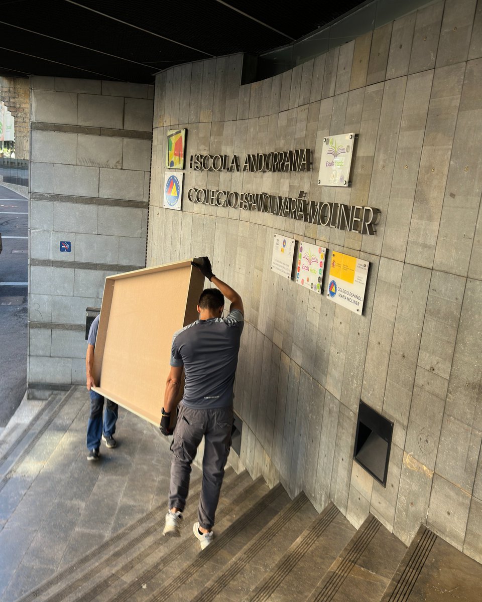 AndorraTelecom's tweet photo. Més robòtica a les aules, més talent per al futur!

Lliurem 13 taulers oficials de la @wrobotoes a 13 centres educatius del país per impulsar l’aprenentatge, el pensament computacional i les vocacions STEAM.

🔗 https://t.co/bRFYLhupo2 https://t.co/5kgaCE59XW