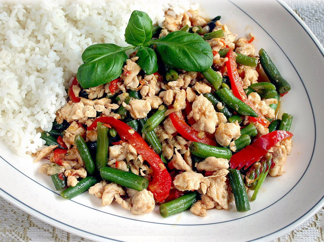 Techlar4's tweet photo. Craving bold flavors Try this crispy Thai basil chicken stir-fry — fragrant, spicy, and way better than takeout! https://t.co/sVHLoSsD8v