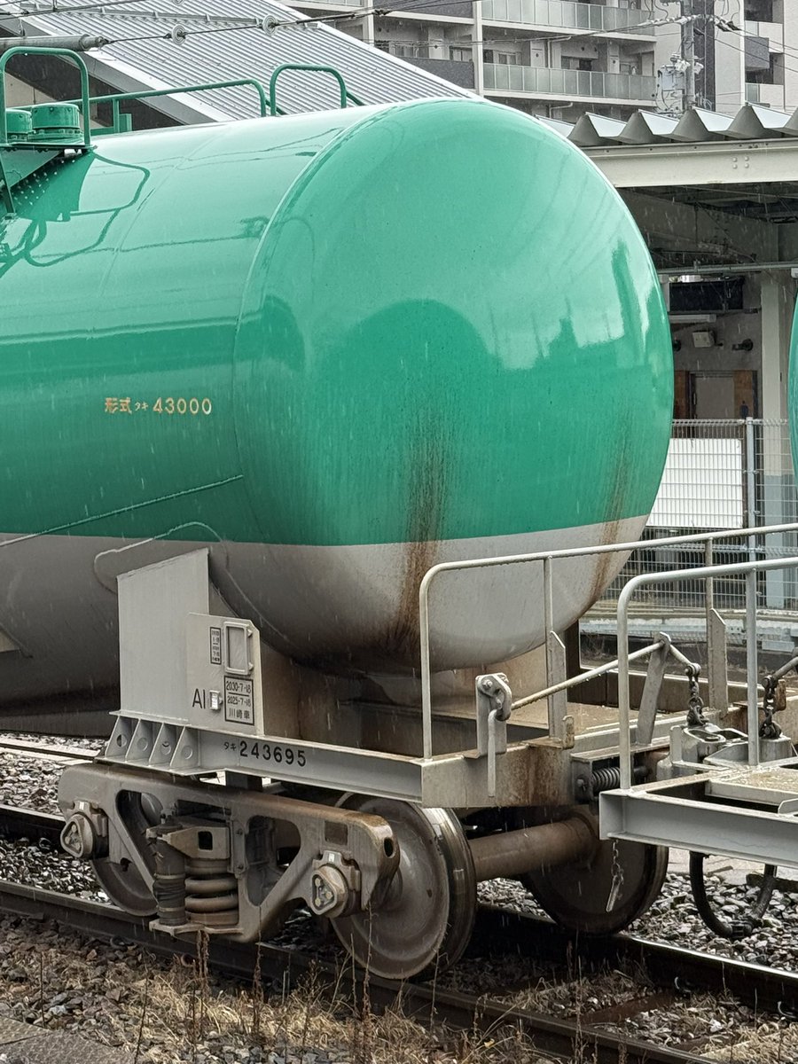sukeyama201's tweet photo. タキ243000

泥ヨケ？板の有無。

こんな違いがあったとは灯台下暗しで。

それに伴い汚れ方も変わってくる訳かぁ〜。 https://t.co/UaLksL7X9i