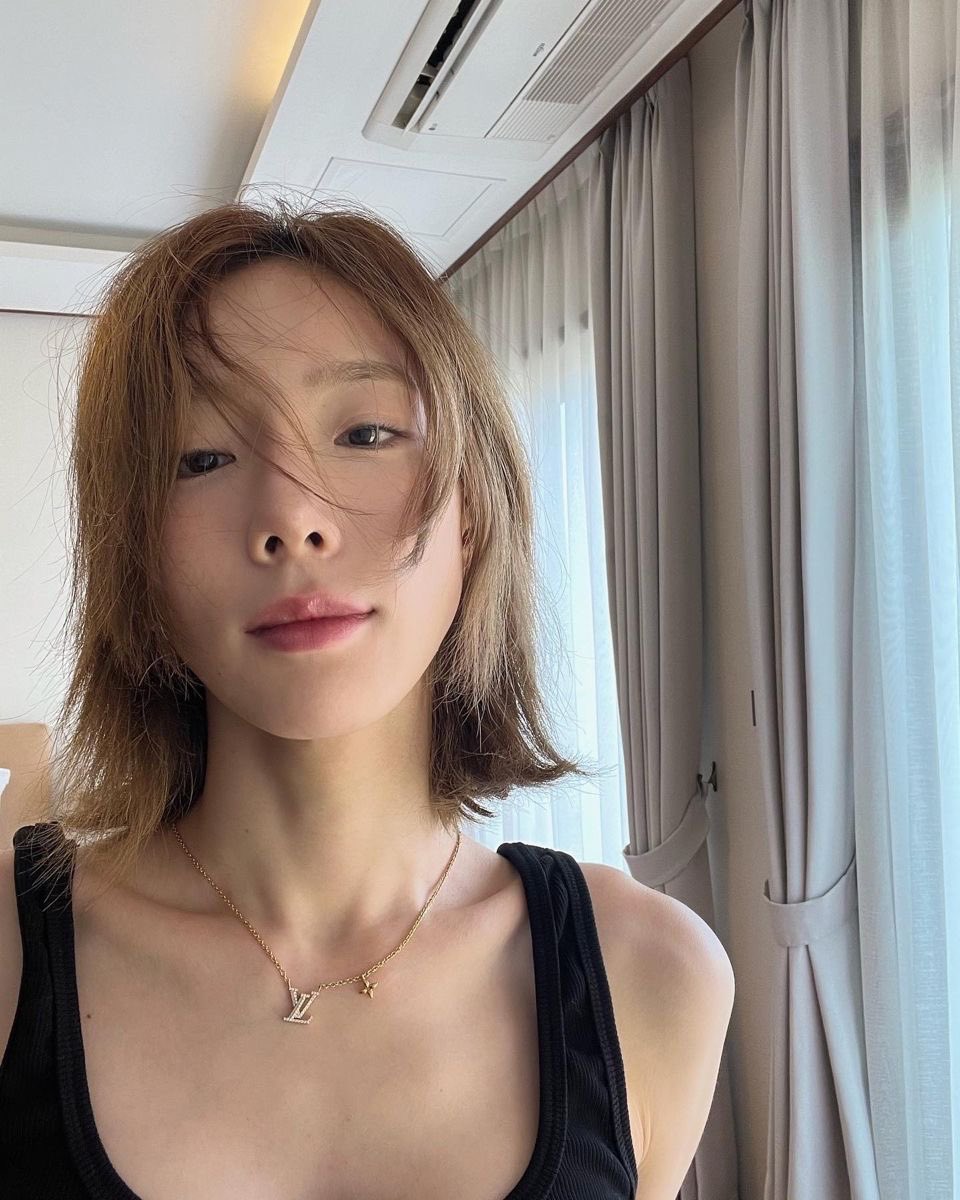 taeyeonfile's tweet photo. welcome back short hair taeyeon 🤯❤️‍🔥 https://t.co/P1Jijcmk5F