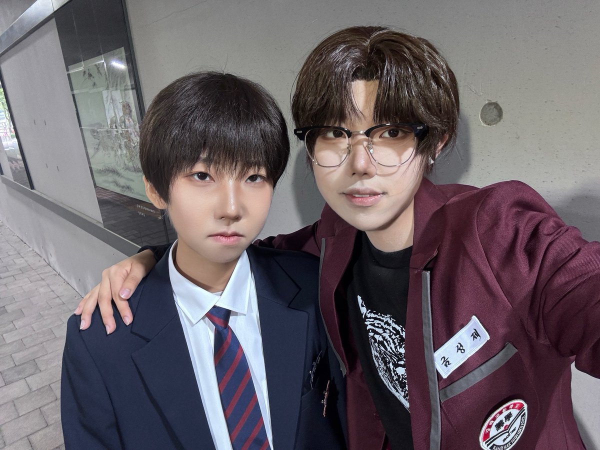 cHa3U_N's tweet photo. 뉴비 좀 웃어봐 표정이 왜이래 뭔 그 안수호?랑 있을 땐 하루종일 웃고 바쿠 그새끼들이랑 있을 때도 웃더니만 나랑 있을 땐 누구 하나 죽일 것처럼 노려봐 X발 ㅋㅋ https://t.co/VLIz8NmShi