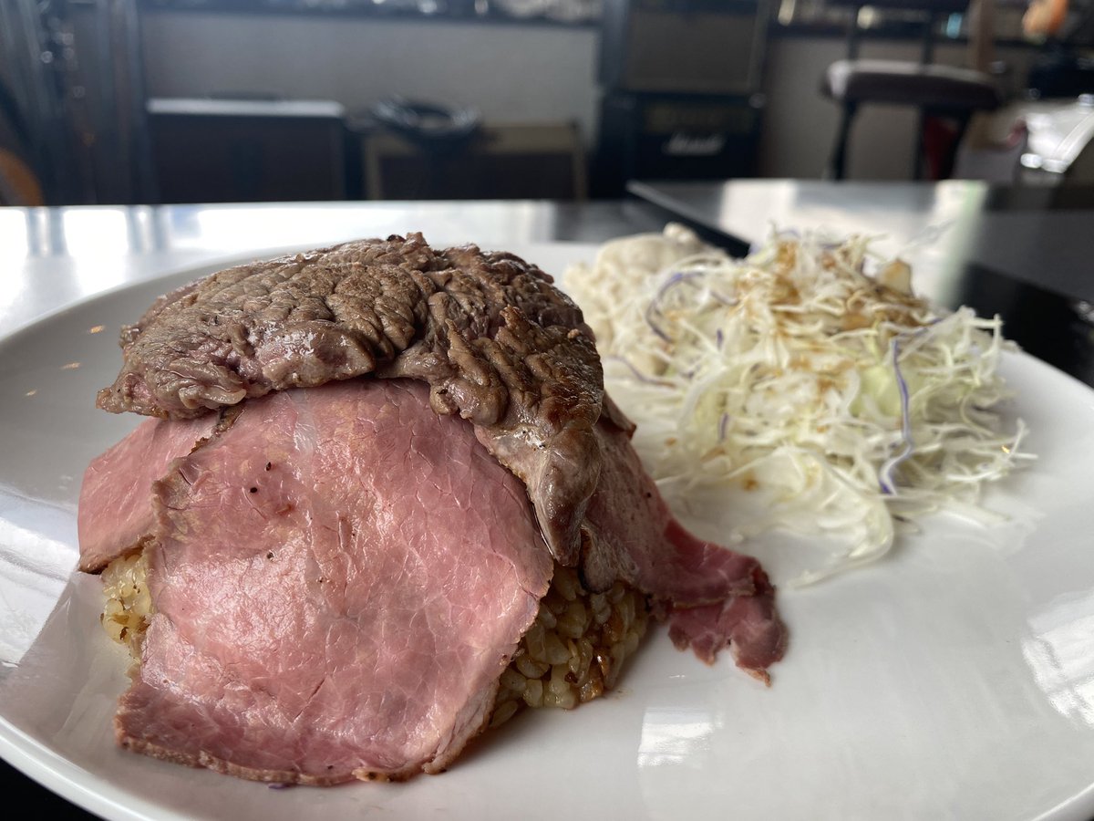 cu09o06re's tweet photo. 390円のランチには
ローストビーフとステーキが乗っていた🥹
私だけにサービスだとは思うけど、
他にデザートのクレープとアイスティーも付いてきて。
マジでどーした？！やり過ぎだ。

#NEON
#常陸多賀
#激安ランチ https://t.co/9Q9bZDXvA4