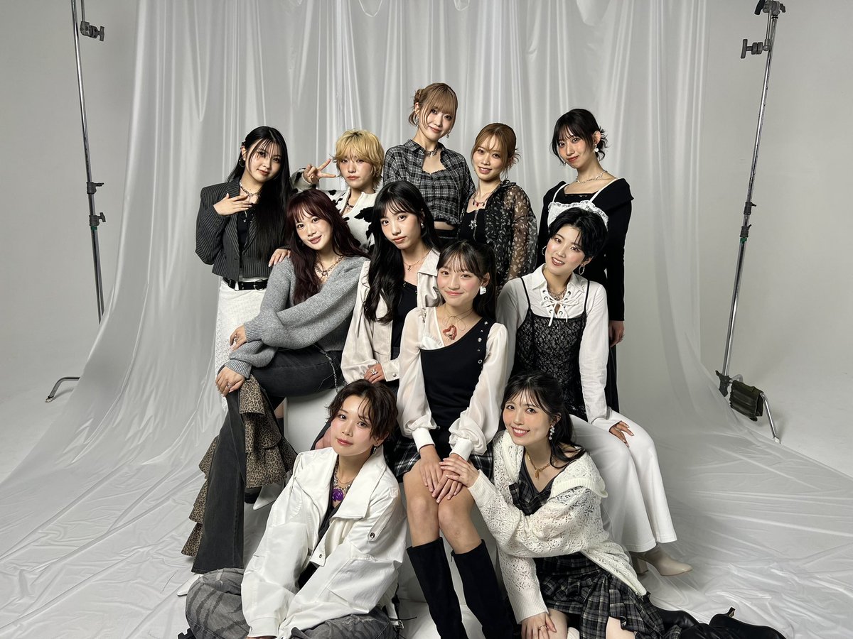 BEYOOOOONDS_'s tweet photo. 📖本日発売‼︎📚

『S Cawaii! 2026年11月号』
BEYOOOOONDSが登場しています💌

モノトーンBEYOOOOONDS🖤🤍
スペシャルインタビューも掲載していただいています🎵

ぜひお手に取ってお楽しみください🫶🏻

@mag_scawaii 
#BEYOOOOONDS #ビヨーンズ #ハロプロ https://t.co/M4WLjrEtHY
