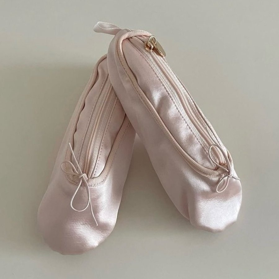 bellusinfo's tweet photo. 🎀COQUETTE GIRLIES, LIAT INI!!🎀

Pointte Ballet Shoes ini gemes banget, bentuk ballet shoes-nya lucu dan super aesthetic🎀✨ https://t.co/0zSuK1ILQh
