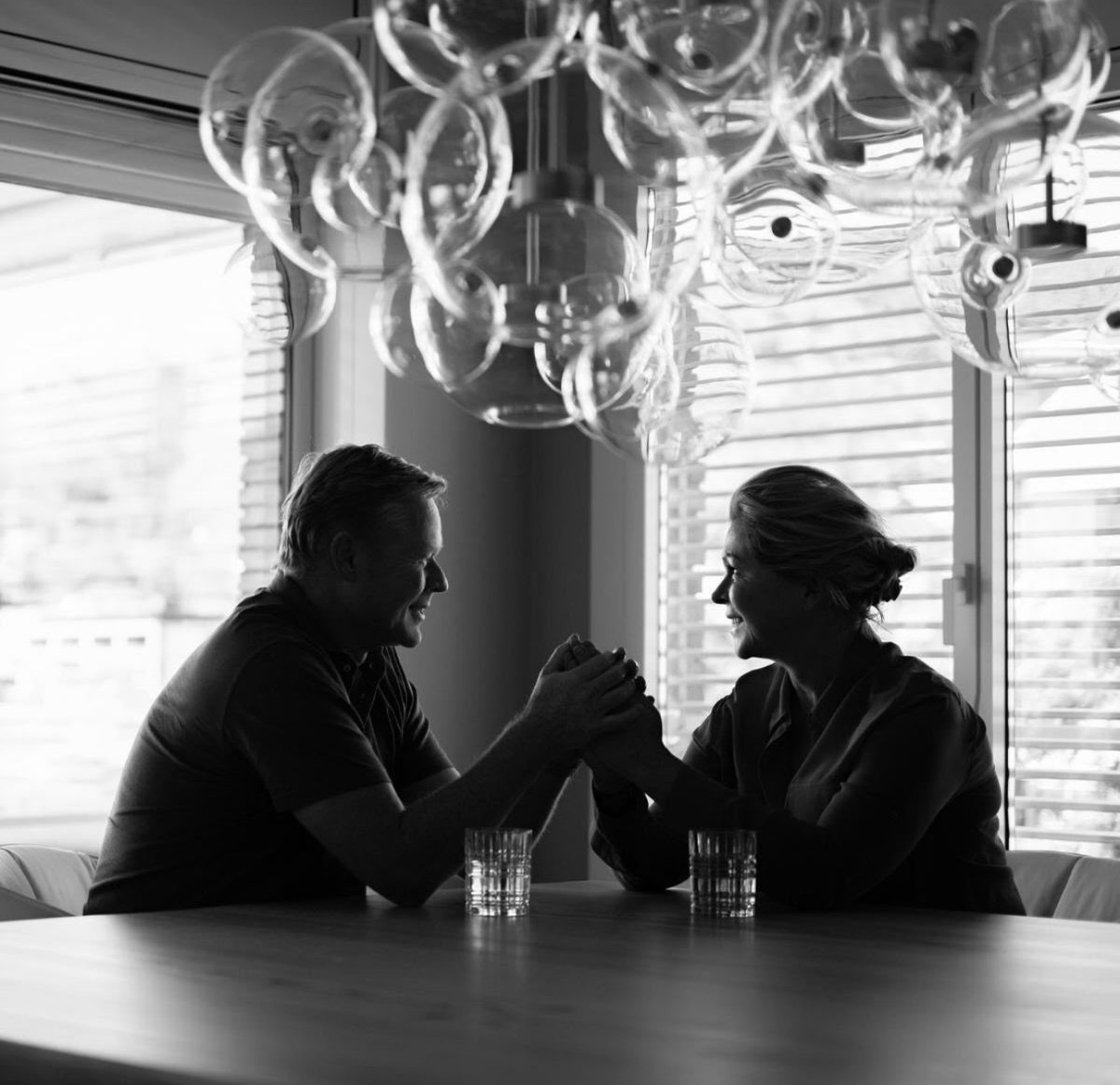 TouchlineX's tweet photo. 🚨📲 𝗡𝗘𝗪: Ronald Koeman: “With intense sadness, but also with great pride and love, we say goodbye to my wonderful wife, our dearest mother and grandmother.”

Ronald Koeman and Bartina Koeman were married for 41 years. 🩵 https://t.co/7kBIpZql8G
