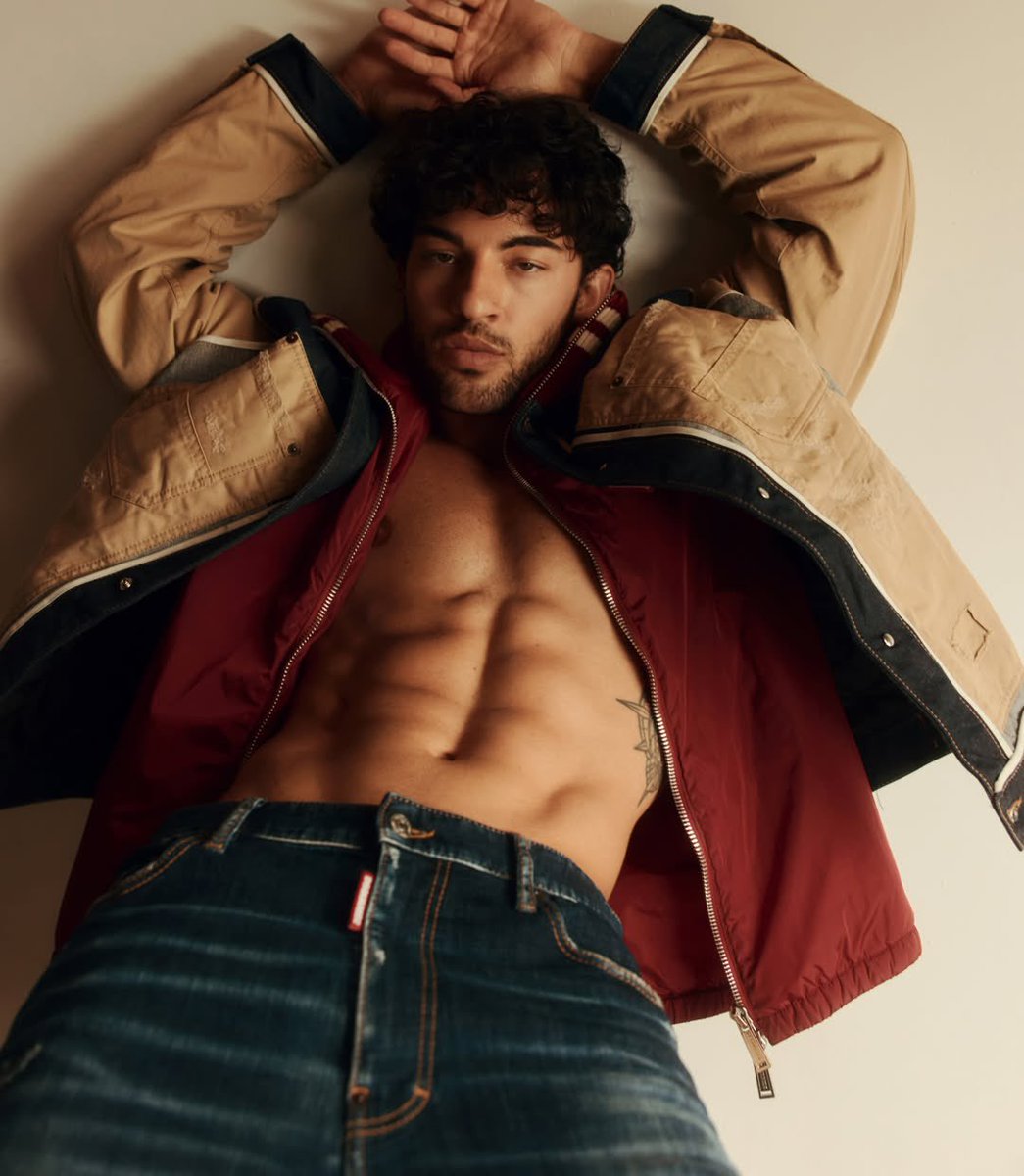 Dsquared2's tweet photo. This one's not about the layering.

#LuisCapecchi in D2 PRE-FW26 for #NumeroSwitzerland

Photography by #RaulRomo
Styling by #TabithaSanchez 

#DSQUARED2
#D2EDITORIALS https://t.co/UIQkrHzCFh