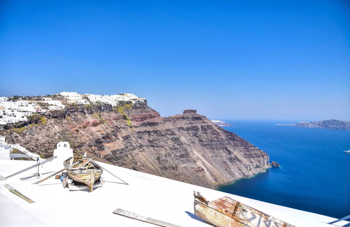 vanessabae21's tweet photo. Just chased the golden sunset over Santorini’s white cliffside, sipping chilled Greek wine while seagulls danced overhead—this is the kind of quiet magic that sticks with you forever. https://t.co/RpH7myiOzl