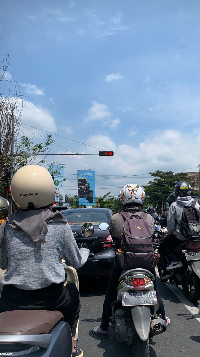 aezfys's tweet photo. matahari jangan galak 😂 https://t.co/t4PeATMoJQ