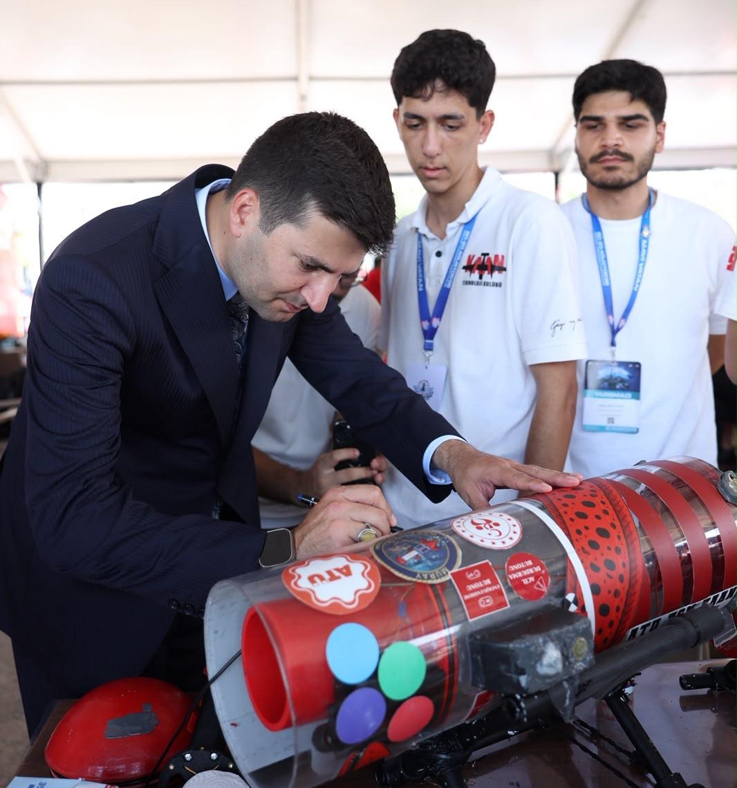 teknocakuo's tweet photo. #TeknOcak takımlarımızdan MURAY Su Altı Roket Takımı, TEKNOFEST Mavi Vatan kapsamında düzenlenen Su Altı Roket Yarışması’nda Türkiye ikincisi oldu.

Takım üyelerimizi ve süreçte emeği geçen herkesi tebrik ediyor, başarılarının devamını diliyoruz. 🇹🇷

https://t.co/rd3pazlbub https://t.co/z8BeWqstJF