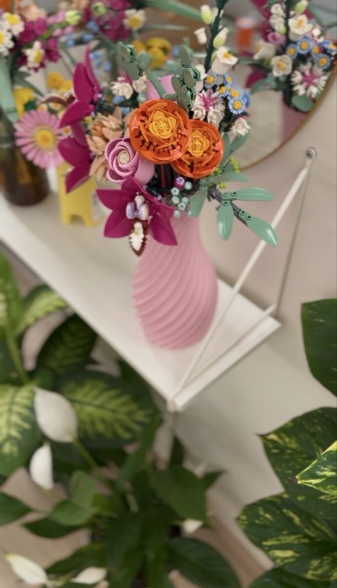 saraa24x's tweet photo. 3D- printed vase for my lego flowers 
💕🌿🌸🌱💗🍀💞🪴💓🍃💕🌷 https://t.co/7729a5uD3O