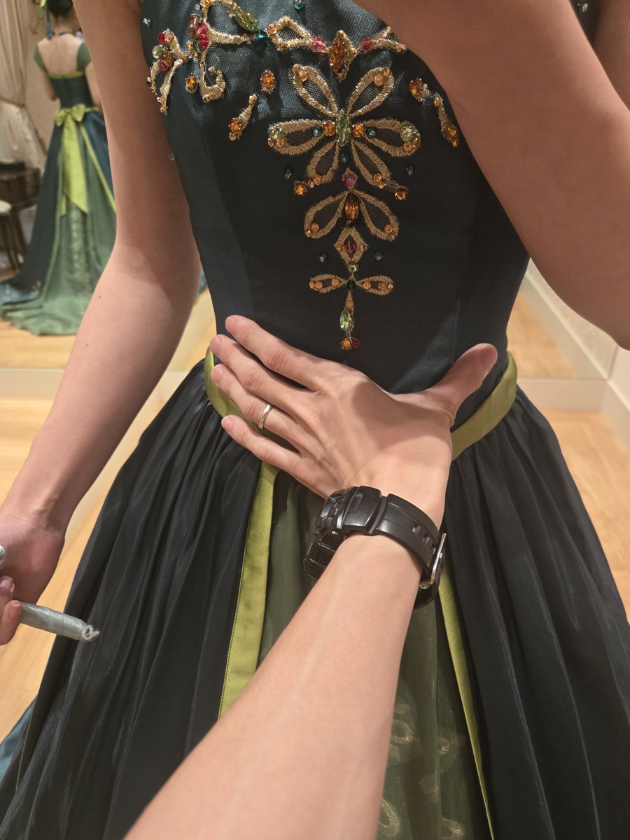 shoshikantestu's tweet photo. 嫁がバカ可愛い🤤
そして、バカ細いwww https://t.co/4ldLn4cBnL