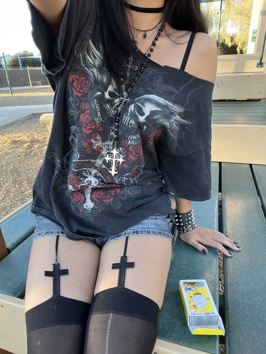gettingworse04's tweet photo. wsp bitches. i recovered! https://t.co/nVQE4SvaC4