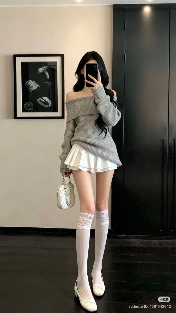 balettics's tweet photo. @myplotwists today’s outfit hangout di kantor pacarku! https://t.co/os52zYRDPb