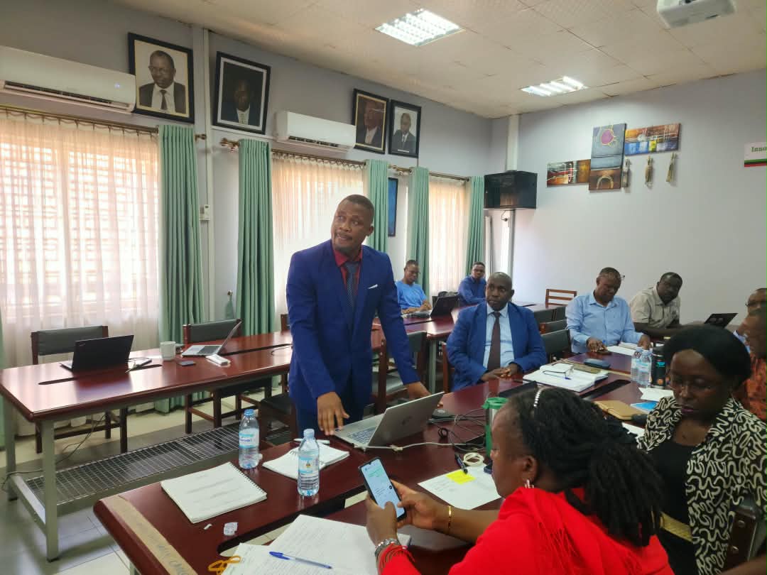 PasetRsif's tweet photo. Congratulations to #Rsif Scholar Norberto José Palange on successfully defending his PhD research at @Makerere University! His research uses CRISPR/Cas9 biotechnology to improve maize nutritional quality and grain development. Congratulations, Dr Norberto! https://t.co/weXJX6khH1