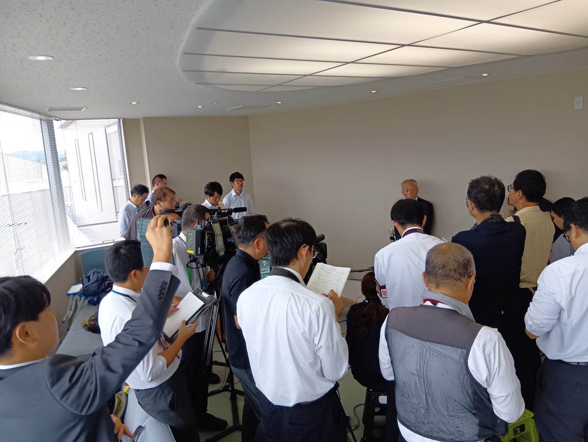 morita_ken_tmg's tweet photo. 9月16日 高レベル放射性廃棄物の地層処分に係る文献調査（議員協議会）
https://t.co/45xvLpwePc

本日は市議会の議員協議会に出席し、他の議員とともに自らの意見を述べると同時に、終了後には複数のメディアからインタビューを受けました。
#常陸大宮 #常陸大宮市議会 #市議会議員 https://t.co/dvweuT72x4