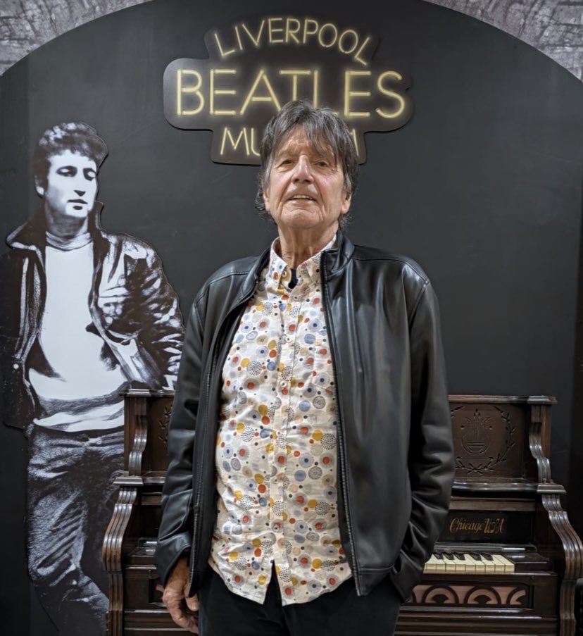 beatlesmuseum_'s tweet photo. Lovely to have Liverpool Legend Billy J Kramer pay a visit to the Liverpool Beatles Museum- Mathew Street. Thanks for popping in Billy. #BillyJKramer #Liverpoolbeatlesmuseum #Matheqstreet #Liverpool https://t.co/ewwLi86tGa
