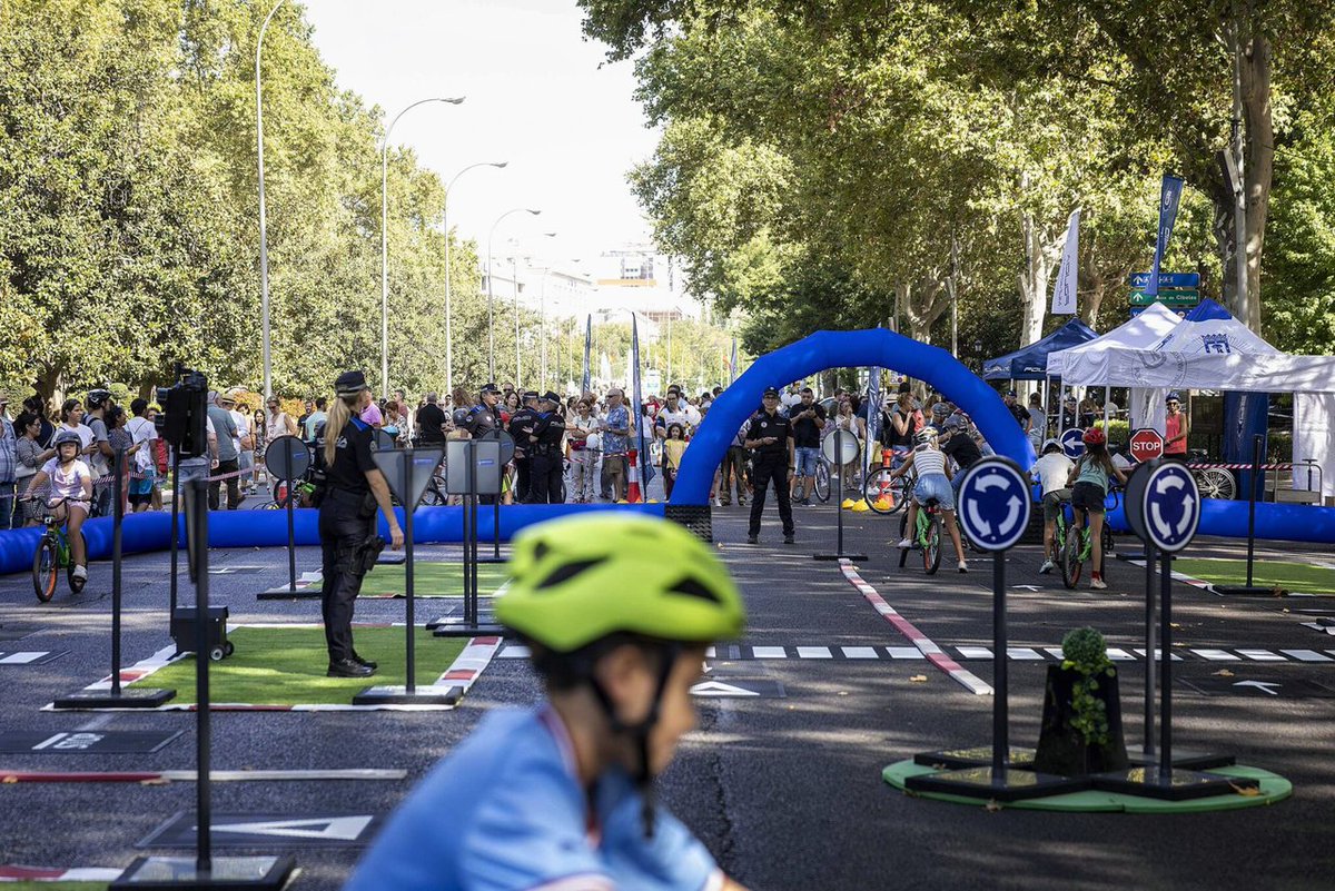 JMD_villaverde's tweet photo. 🚲 Vuelve la #SemanaEuropeaDeLaMovilidad

📍 Habrá actividades en:

🗓 Sábado 19
De 10:00 a 11:00
Paseo de Talleres nº 2. Parque de la Luz c/ Domingo Párraga

🗓Sábado 19 y domingo 20
De 11:00 a 14:00
Villaverde Alto y parque de la Ciudad de los Ángeles

https://t.co/Avl1DTYs4S https://t.co/R7YIw4HuUr