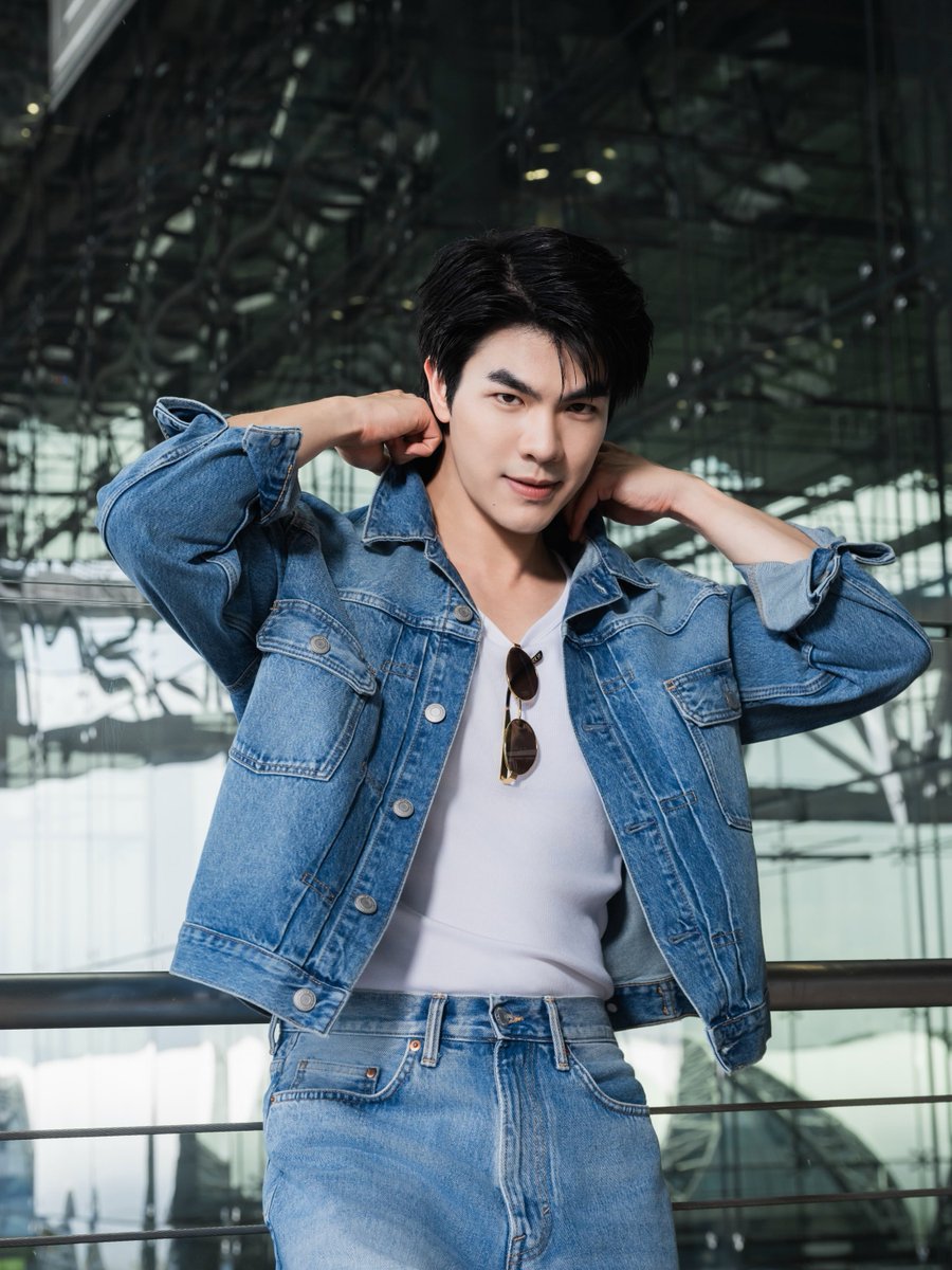 MulliUso's tweet photo. : ถ้าจะยืนจ้องกันแบบนี้ เอากลับไปมองที่บ้านเลยไหม

: ได้สิ แต่ผมคงทำมากกว่านั่งจ้องนะ…

: ก็ลองดูสิ https://t.co/O6rfjAXJQy
