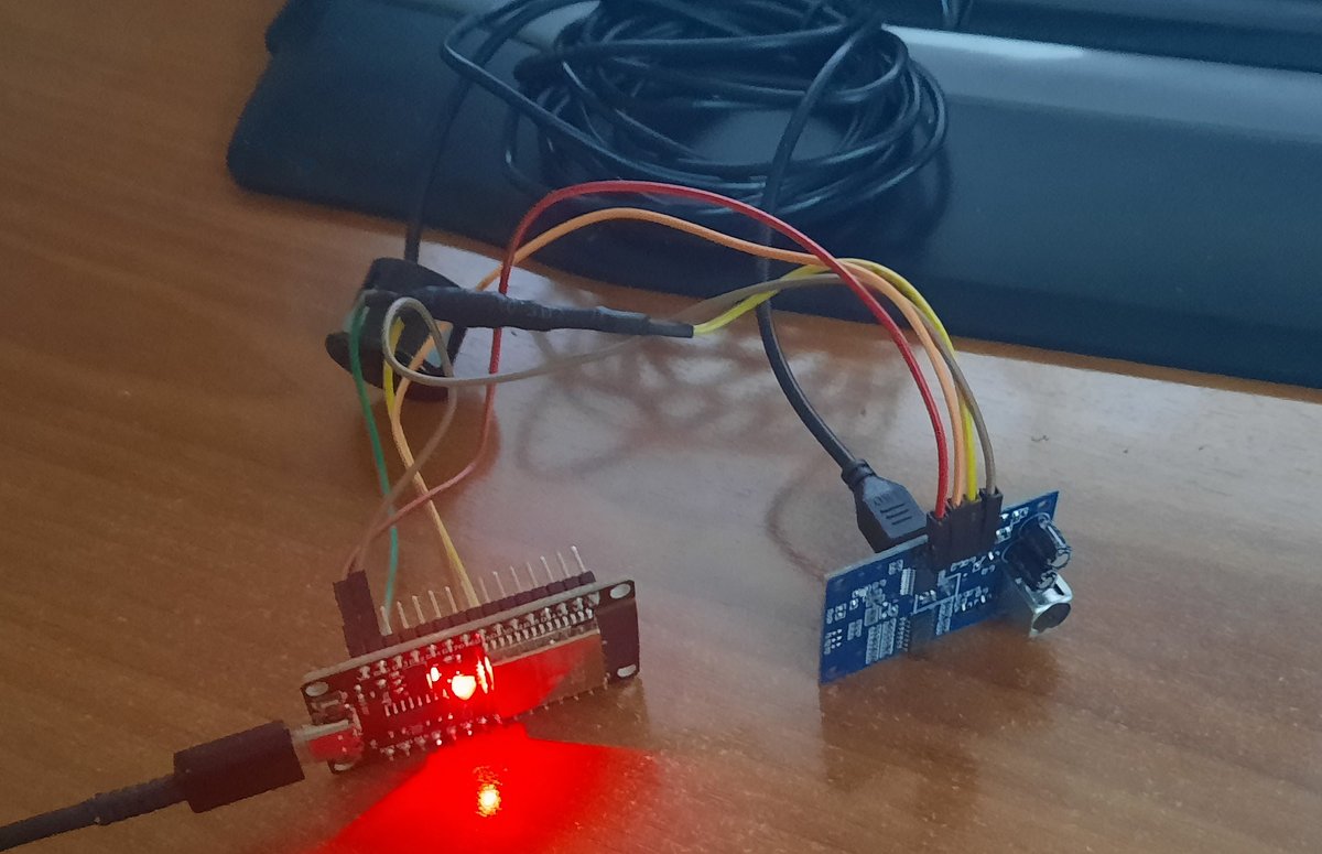 Arpithecus's tweet photo. Today's massive gigaproject all done (while a guy was happily hammer drilling the wall in the basement right below me since 7am).
ESP32 + ultrasonic module to measure the depth of the wastewater in the septic tank. Totally something Batman would do. https://t.co/t8fmZTMyja