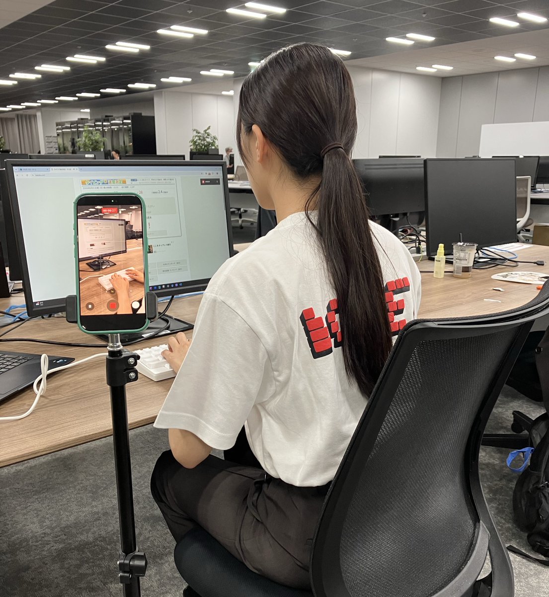 PFU_HHKB's tweet photo. 先日、インターン生として弊社HHKB部に来ていただいた方に、無刻印HHKBを体験していただきました。 https://t.co/XxowWDulgr