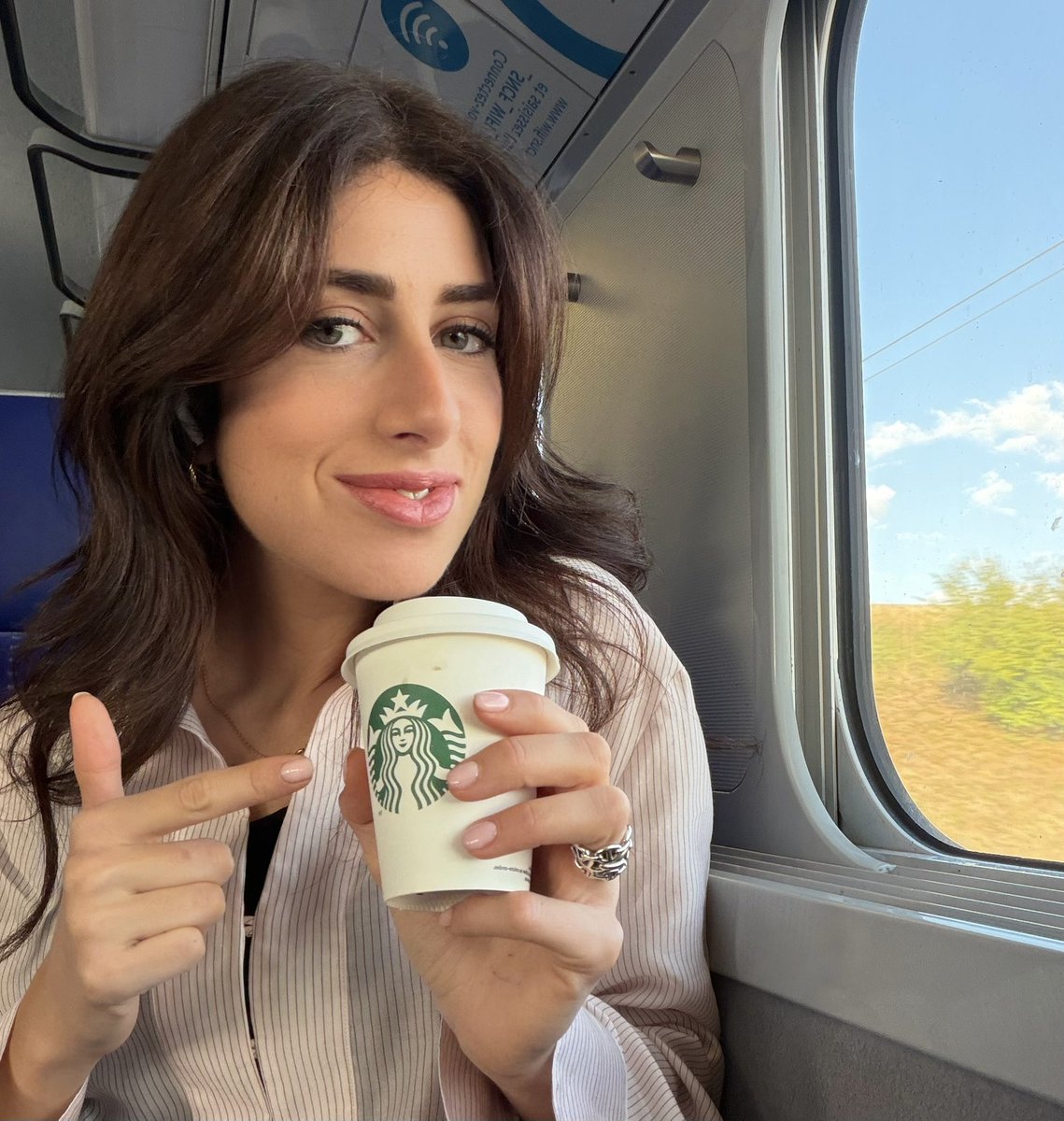 ShannonSeban's tweet photo. Dans le train, direction Marseille, avec mon savoureux latte macchiato Starbucks 😍☕️, entreprise que les islamo-gauchistes s’obstinent à boycotter.

Très heureuse d’être invitée ce soir à la traditionnelle cérémonie des vœux du Nouvel An juif du @CIM_marseille ! https://t.co/IB5avCQGSE