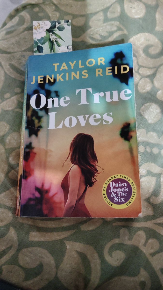nagasravika's tweet photo. One True Loves by Taylor Jenkins Reid Book Review
#bookblogger #booklove #BookReview #taylorJenkinsReid #romance #booktwt #booktok #bookreview
4.85/5
https://t.co/bZOuXdKcde https://t.co/XIkL9DjLM1