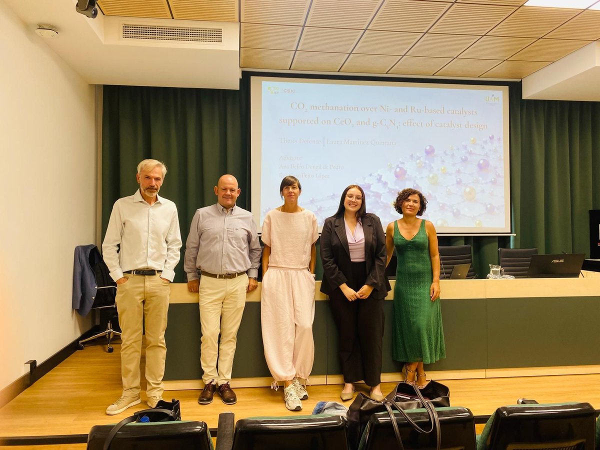 ICP_CSIC's tweet photo. 🎓 ¡Enhorabuena, doctora!

Laura Martínez ha defendido su tesis doctoral en el #ICP_CSIC, investigando cómo el soporte, los promotores y la síntesis influyen en el comportamiento de catalizadores para la metanación de CO₂. 👏 https://t.co/rMD1BtfHfC