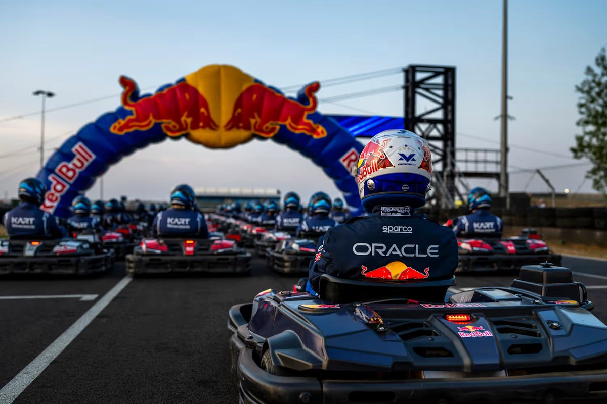verstappenews's tweet photo. IT'S RACE DAY https://t.co/wd8Wtr4Rcj