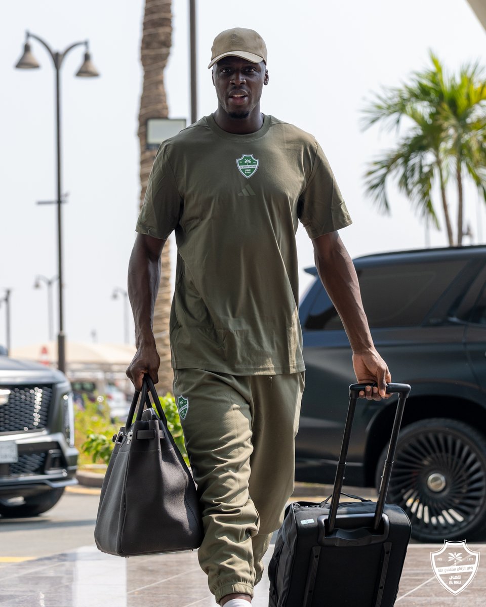 ALAHLI_FC's tweet photo. لـ جنوب أفريقيـا متجهين 🛫📸

#الأهلي_صنداونز | #أغلى_سفير https://t.co/CMRVwYVXq3