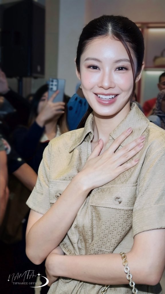 Tipnaree_OFC's tweet photo. ดีใจมากมาย  คนไปหาเยอะเลย 🥰🤍

NAMTAN BONIA PAVILION 
#BONIAwithNamtan 
#LiveToMyRhythm 
#NamtanTipnaree https://t.co/pwh5AJ1BVN