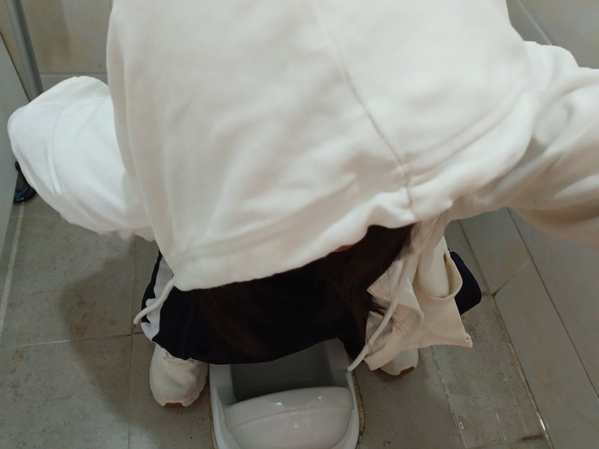 hotmot58's tweet photo. 3時間舐めれたらご褒美におちっこ全部飲ませちゃう https://t.co/jloJ3n1qoL
