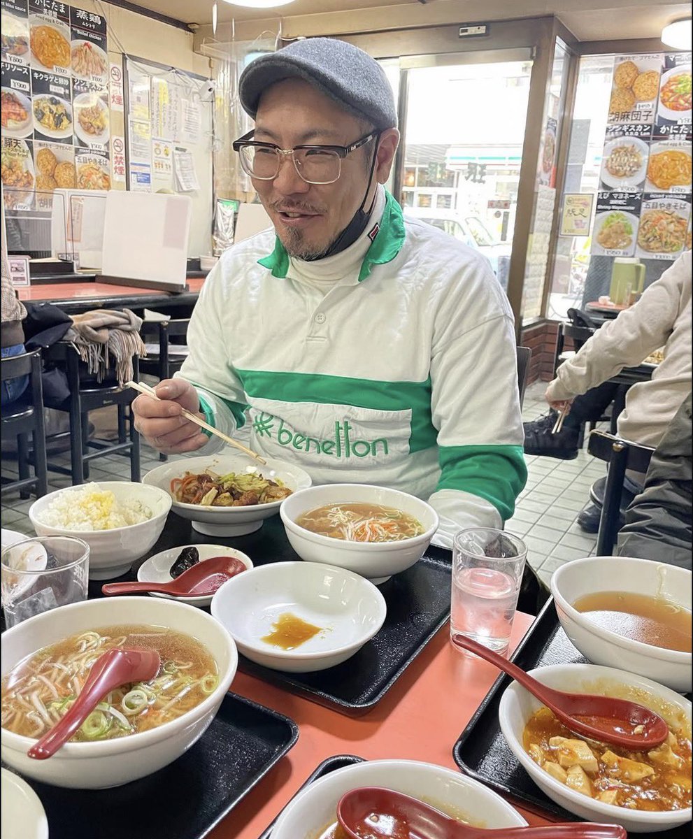 knob420's tweet photo. 転院後、初の面会に行ってきました。「のぶやで」言うたら嬉しそうに笑いながら「最高やな」言うてくれたわ。
自分で起き上がって胡座かいたり、鼻毛抜きまくったりアグレッシブに動いてた。回復してる…回復してるぞ！ https://t.co/PnzHCLpZd3