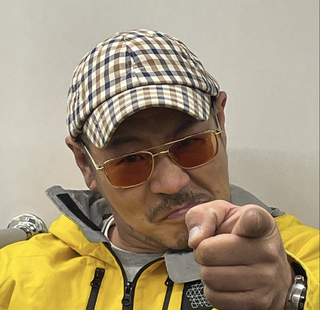 knob420's tweet photo. 転院後、初の面会に行ってきました。「のぶやで」言うたら嬉しそうに笑いながら「最高やな」言うてくれたわ。
自分で起き上がって胡座かいたり、鼻毛抜きまくったりアグレッシブに動いてた。回復してる…回復してるぞ！ https://t.co/PnzHCLpZd3
