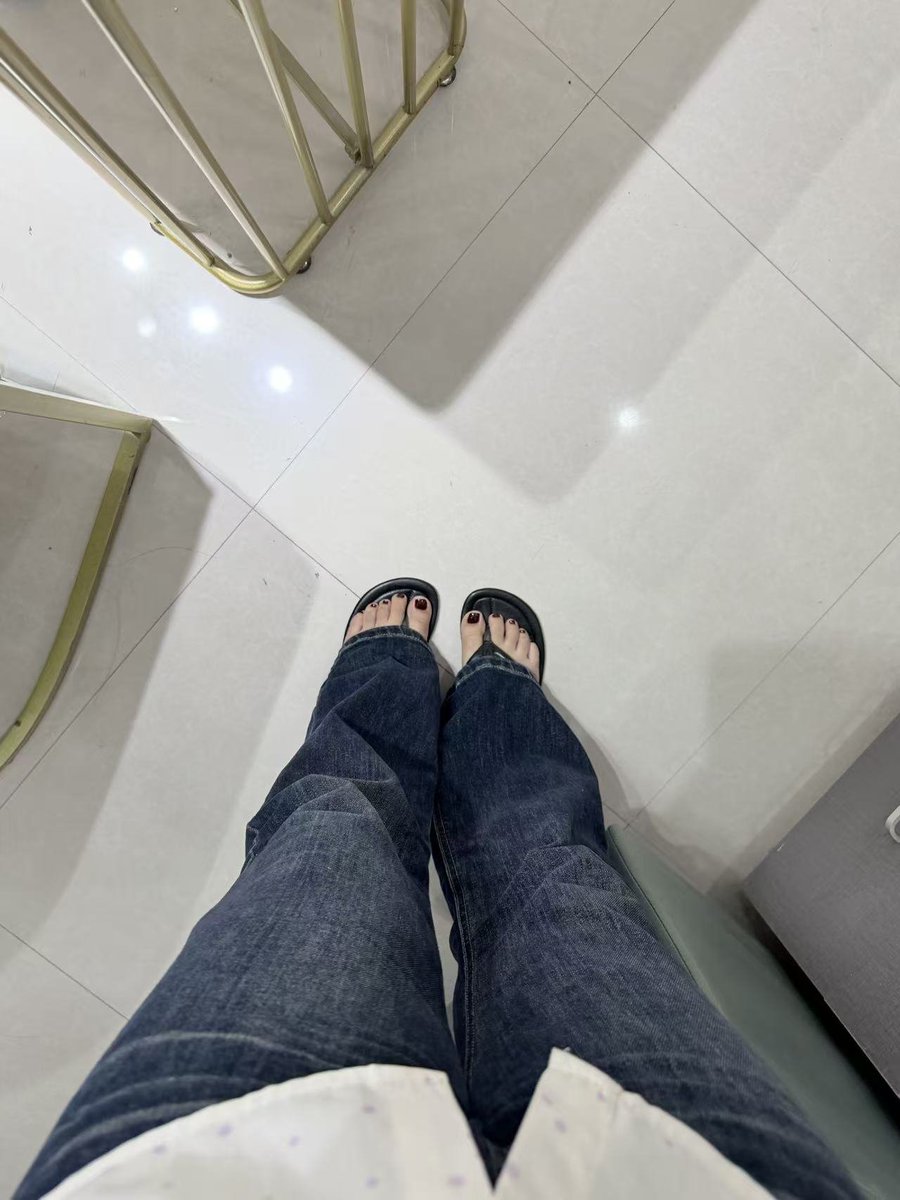 07ybq's tweet photo. 老婆新做的美甲  过几天去深圳有人不dd  #爱妻 #绿帽 #骚逼 https://t.co/fiJP2OhBjh