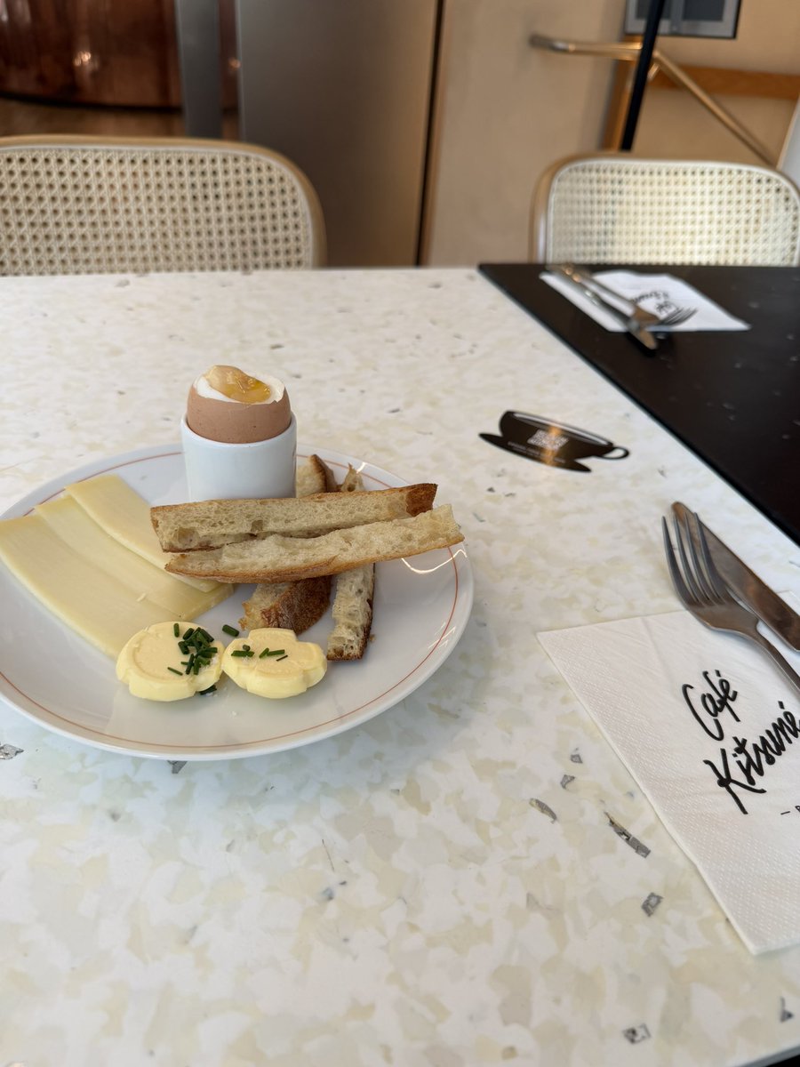 graycatkuma's tweet photo. カフェによりますが、パリで今朝カフェでモーニングセット食べたら日本円で4,000円ほどだった🙀恐るべし円安😱#円安実感 #パリは元々物価高いけど https://t.co/Q777aE1RLv