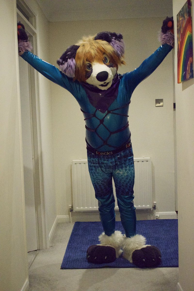 TarkusSharkus's tweet photo. Heya hot stuff, come here often? 😘 https://t.co/chXUkAxEb0