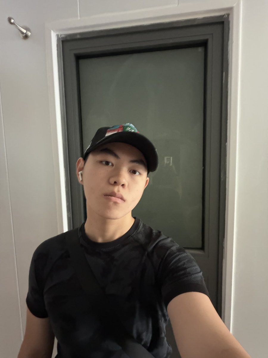 YungarWind's tweet photo. 今日练背状态略差

btw，有的健身的时候赤脚踩哑铃的能不能去死 https://t.co/7awT4z5yAQ