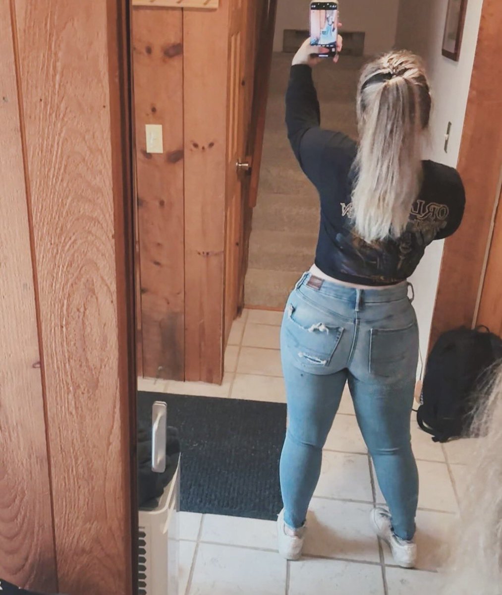 Rae7tj9u's tweet photo. Want daddy to fuck my ass hard https://t.co/t22gjXq2zR
