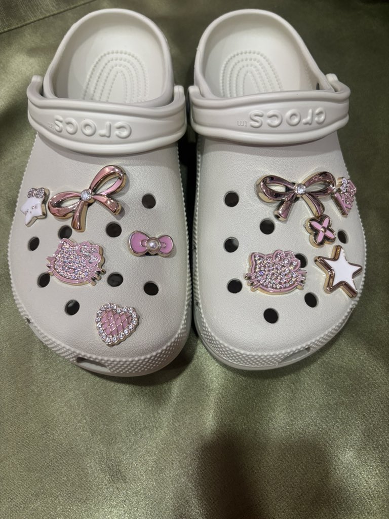 StepStoryl2's tweet photo. 𓂂 ส่งต่อ CROCS Classic  550.-  ครีม
Size M6W8(39) สภาพ 95% 🌟 มือ2️⃣
📍ดูเพิ่มเติม dm แถมจิ๊บบิท  🎀

🪽 ค่าส่ง35.- พท.ห่างไกลบวกเพิ่ม 30.-♥️♥️

#ส่งต่อเสื้อผ้า #ส่งต่อเสื้อผ้ามือสอง #ส่งต่อ #ส่งต่อfeelfree #เสื้อผ้ามือสอง #โล๊ะตู้ #โล๊ะตู้เสื้อผ้า #ส่งต่อstylist #ส่งต่อcintage #ส่งต่อvghbkk #ส่งต่อduex #maison #รองเท้ามือสอง #ส่งต่อcrocs 
#ส่งต่อรองเท้าcrocs #ส่งต่อรองเท้ามือสอง