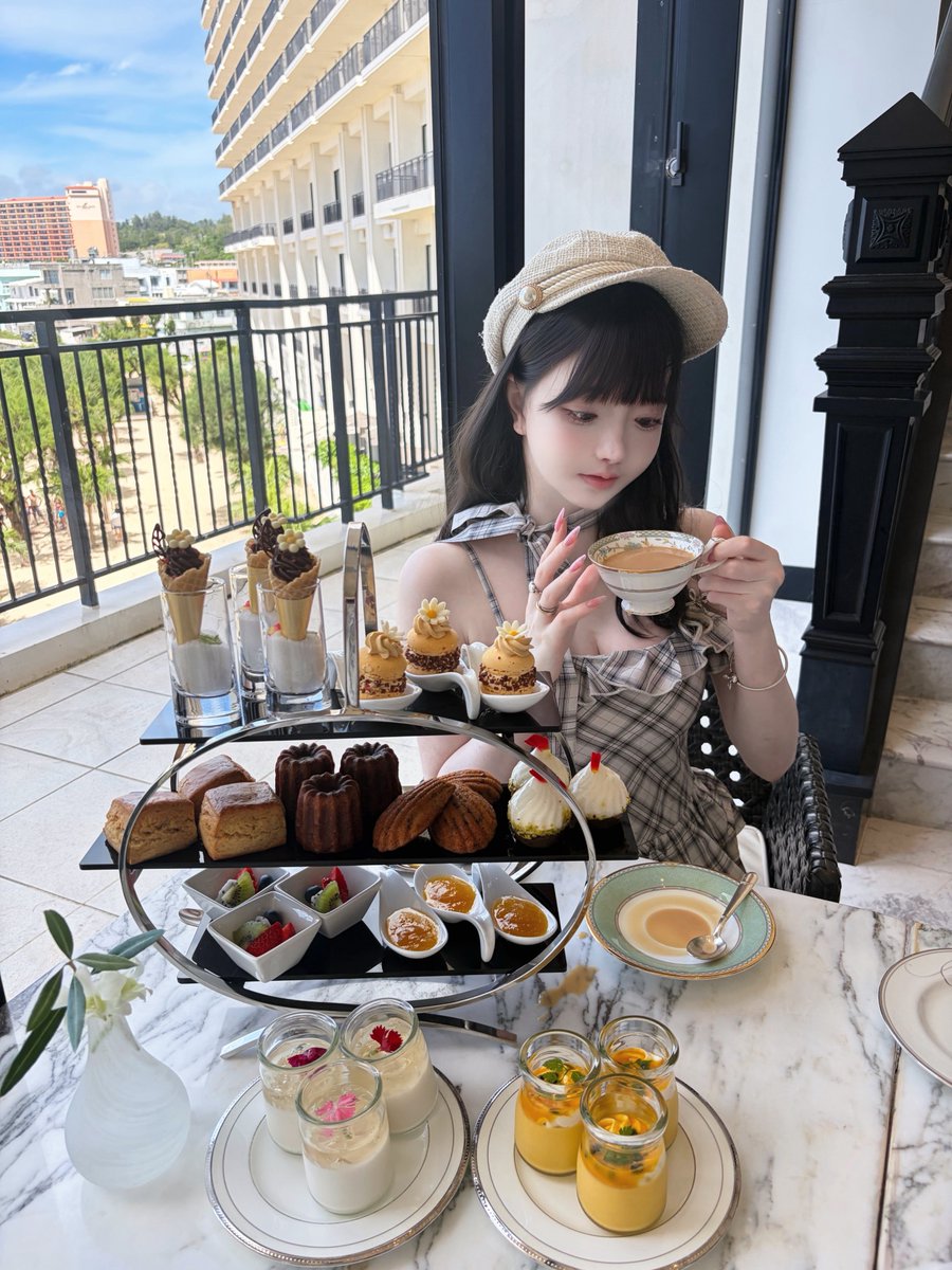 anpan_320's tweet photo. 沖縄の海が見えるアフターヌーンティー https://t.co/Eb2LV4EZQf