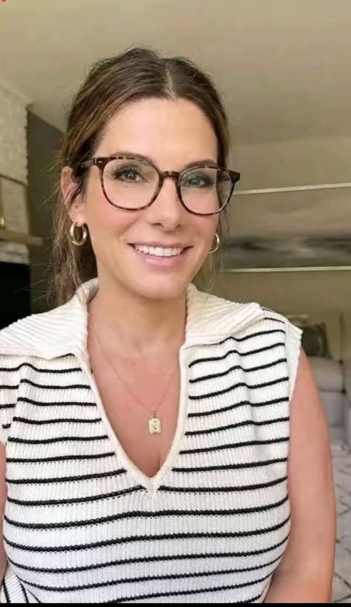 Sandraqbullock's tweet photo. Hello I guess I'm too ugly https://t.co/ZHZSfwG7Uz