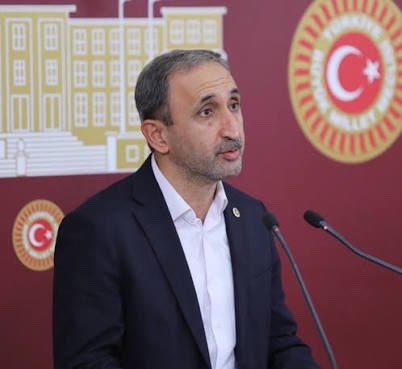Cevat_Niksarli's tweet photo. 🔴 HÜDA PAR Gaziantep Milletvekili Şahzade Demir:

Asıl adı 'İdris-i Bitlisi Tepesi' olan ancak 1934 yılında sapkın eğilimleriyle bilinen Pierre Loti'nin adıyla değiştirilen Eyüp Sultan’daki bu mekanın yeniden tarihi ismine kavuşturulması son derece anlamlı olacaktır. https://t.co/r3hAX3O9Wi
