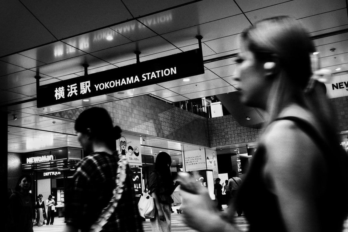 liberal1719k's tweet photo. 横浜駅中央西口前　長年の不摂生で昨年11月に街中で突然気を失い緊急手術受けた　病院に到着した時点で半数が亡くなっている病名　1時間毎に致死率も上がる中、医療関係者の方々のおかげで生きている　#streetphotography #Yokohama https://t.co/AbT8KAqRKG
