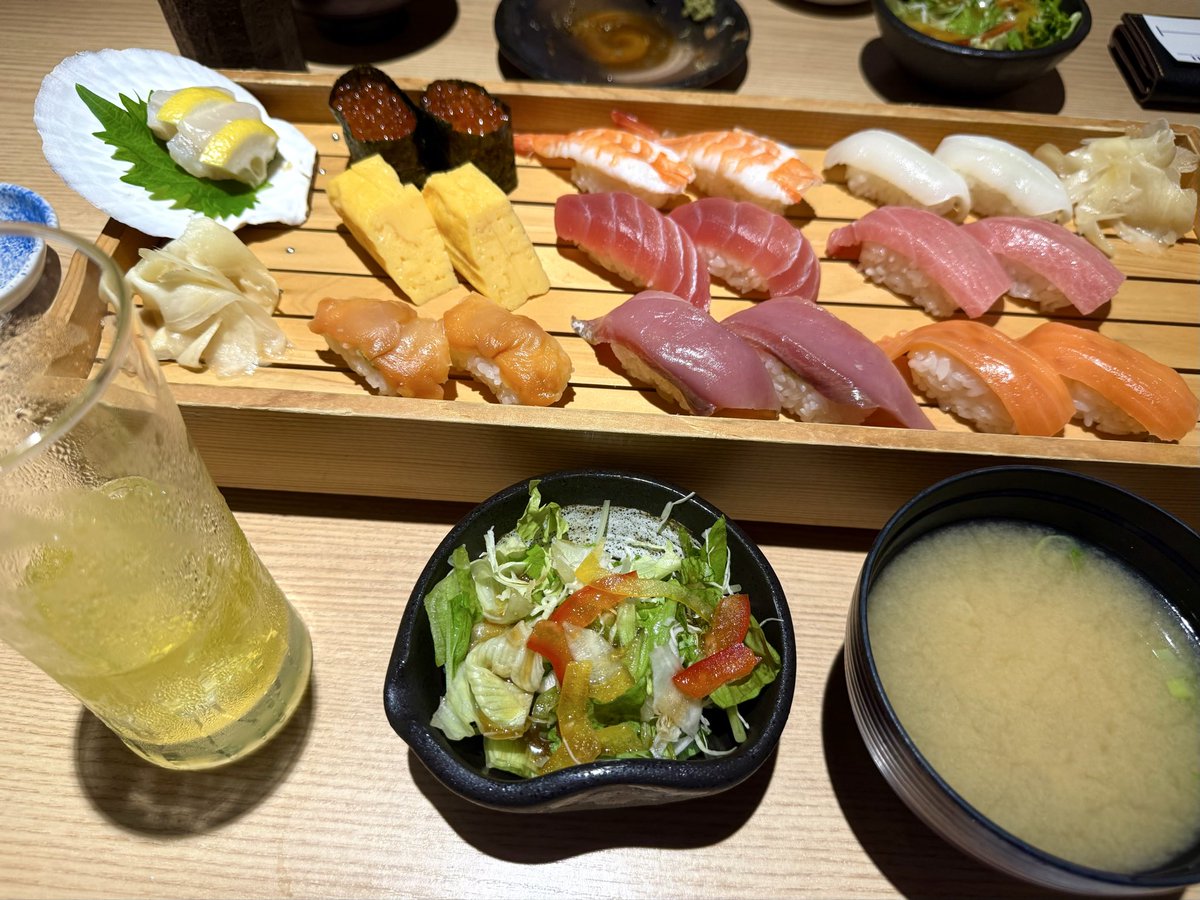 hiloncar14_703's tweet photo. 昭島にて呑み語らう🍻
鉄分濃いひと時に涙腺崩壊🥹
またこのような会にぜひとも立ち会えることを願って🙏✨✨ https://t.co/Zjfxg6YOz9