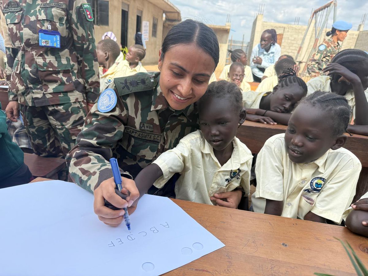 unmissmedia's tweet photo. #UNMISS #Nepali 🇳🇵 peacekeepers engaged with 190 students and teachers at primary schools in Juba 🇸🇸, #SouthSudan, distributing sports and stationery items to inspire students to pursue their education 📚 and work toward a brighter, more successful future.
#A4P #InvestInPeace https://t.co/8G1Isep9fd